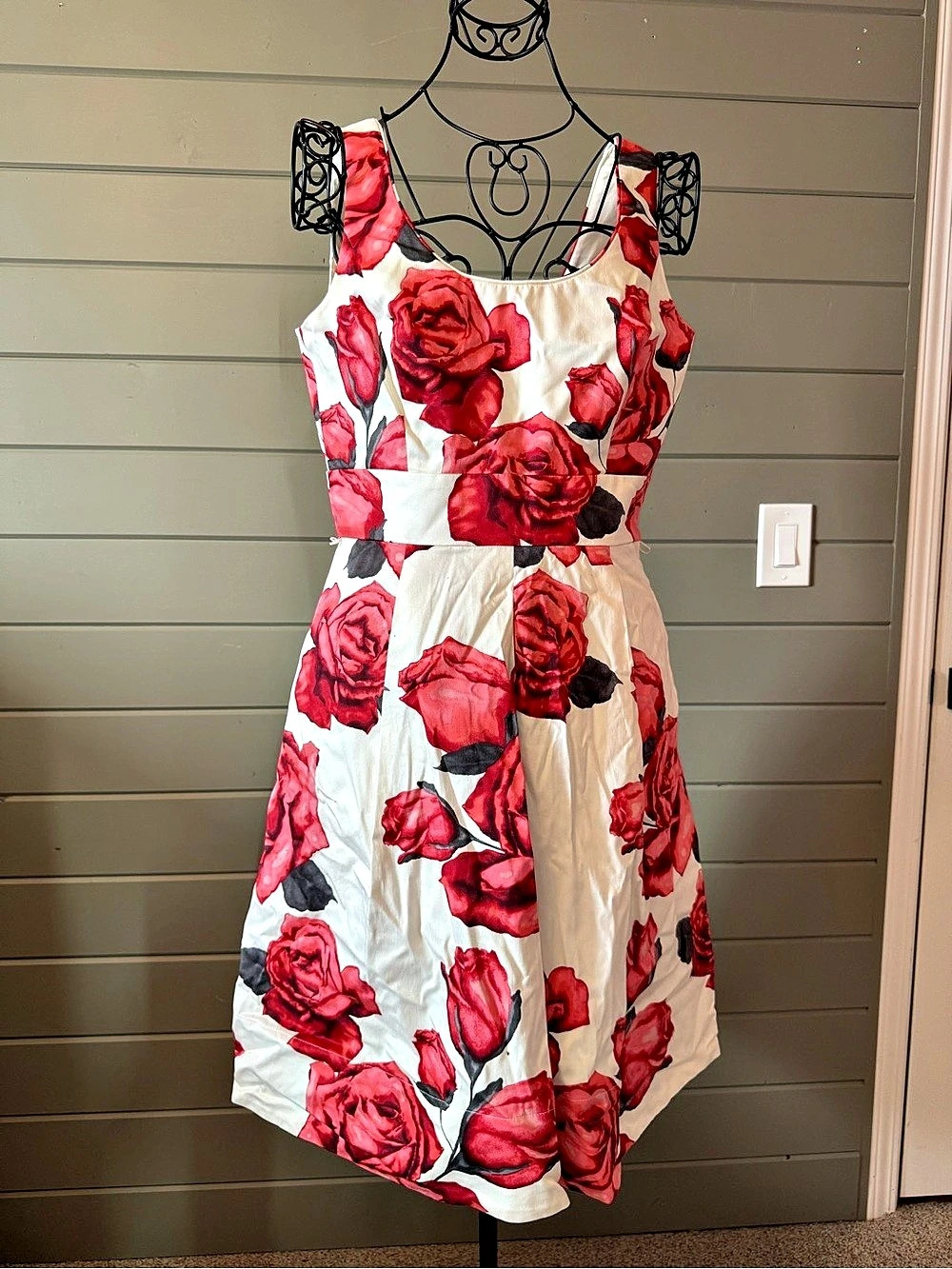 White House Black Market Floral Mini Dress in White & Red Size 8
